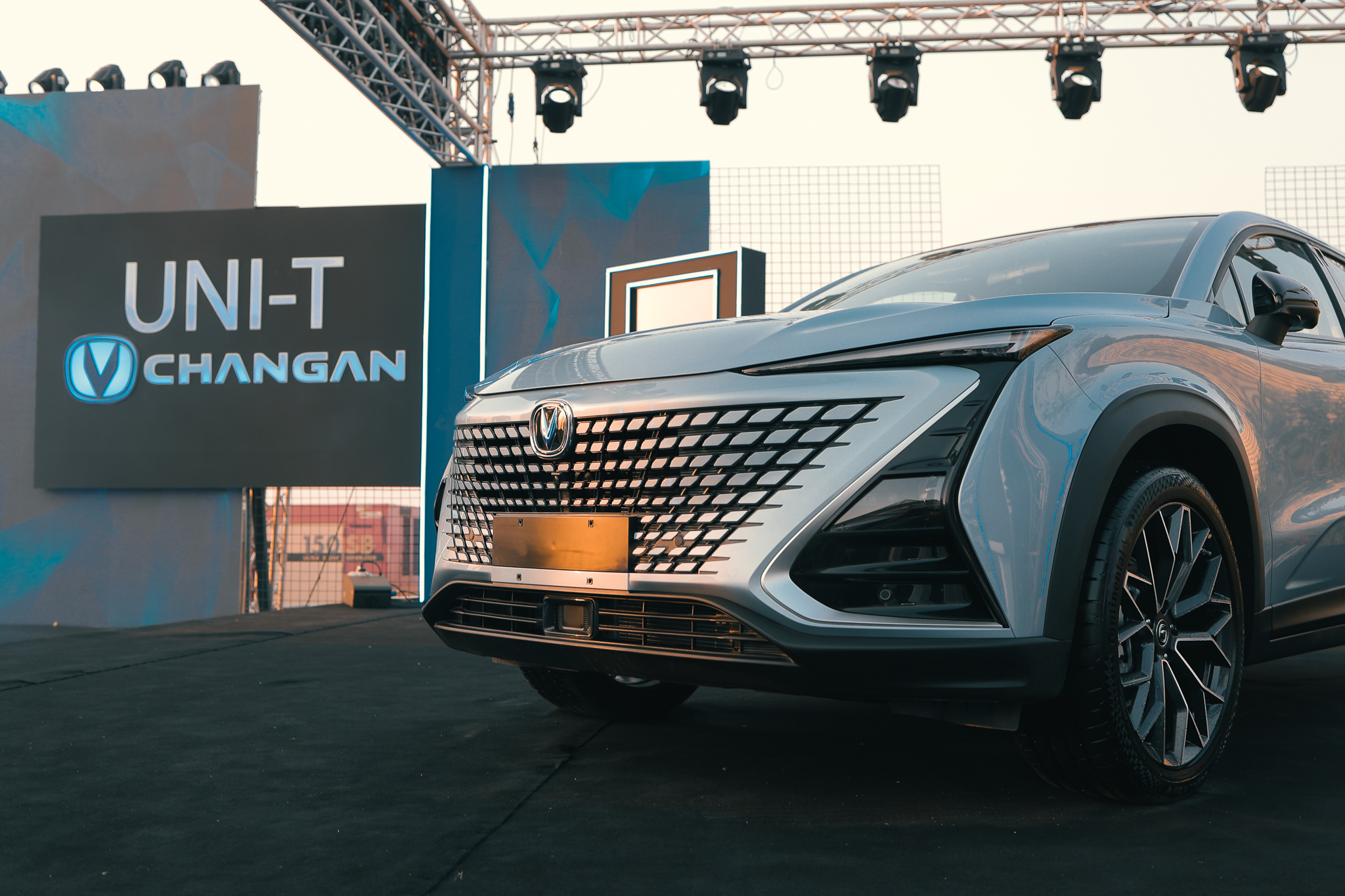 Automotive Image 32